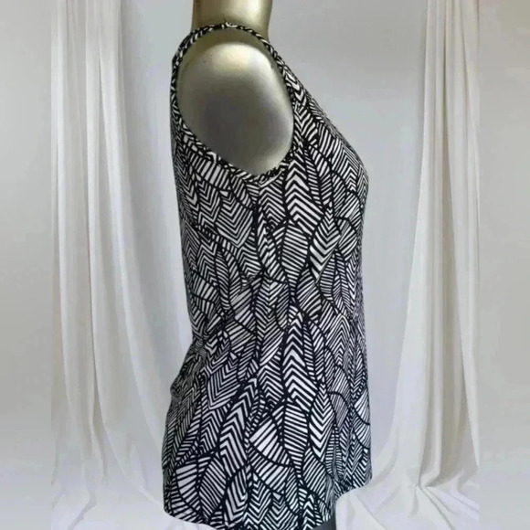 FREE 💟Women’s Printed Tank Top - Picture 4 of 15